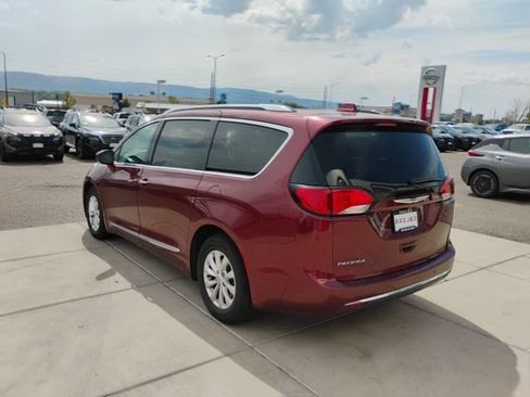 Used 2019 Chrysler Pacifica Touring-L FWD image 7
