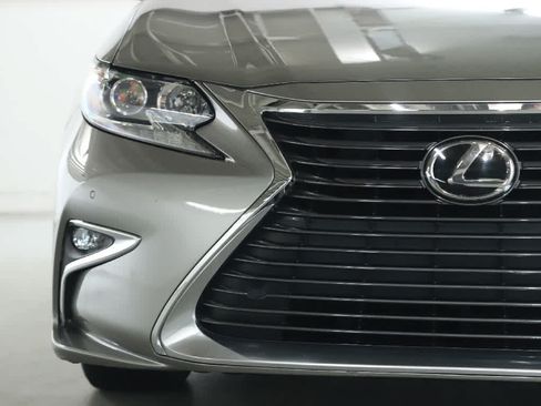 Used 2018 Lexus ES 350 w/ Premier Package FWD image 6