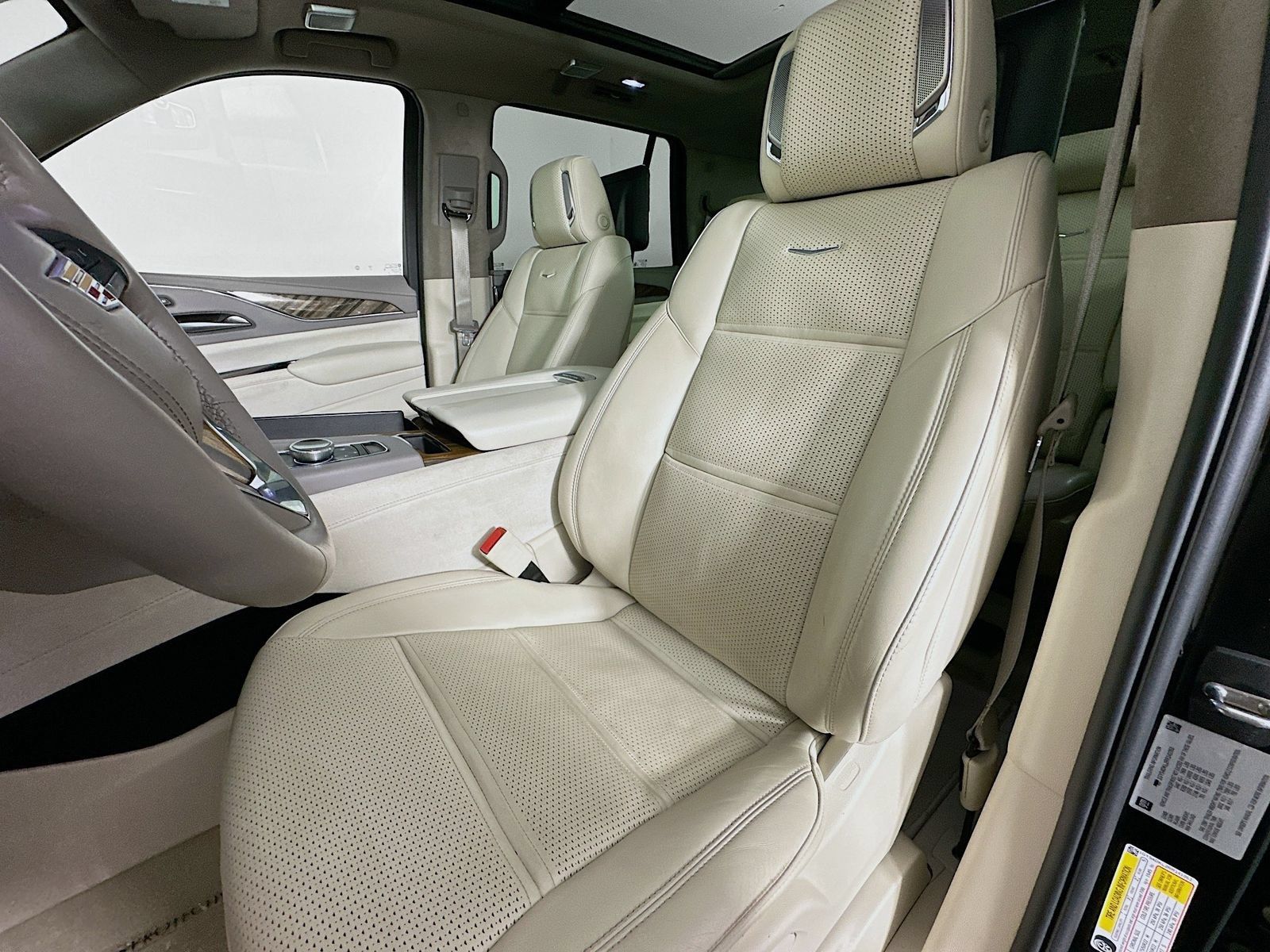 Used 2024 Cadillac Escalade Premium Luxury Platinum AWD/4WD image 22