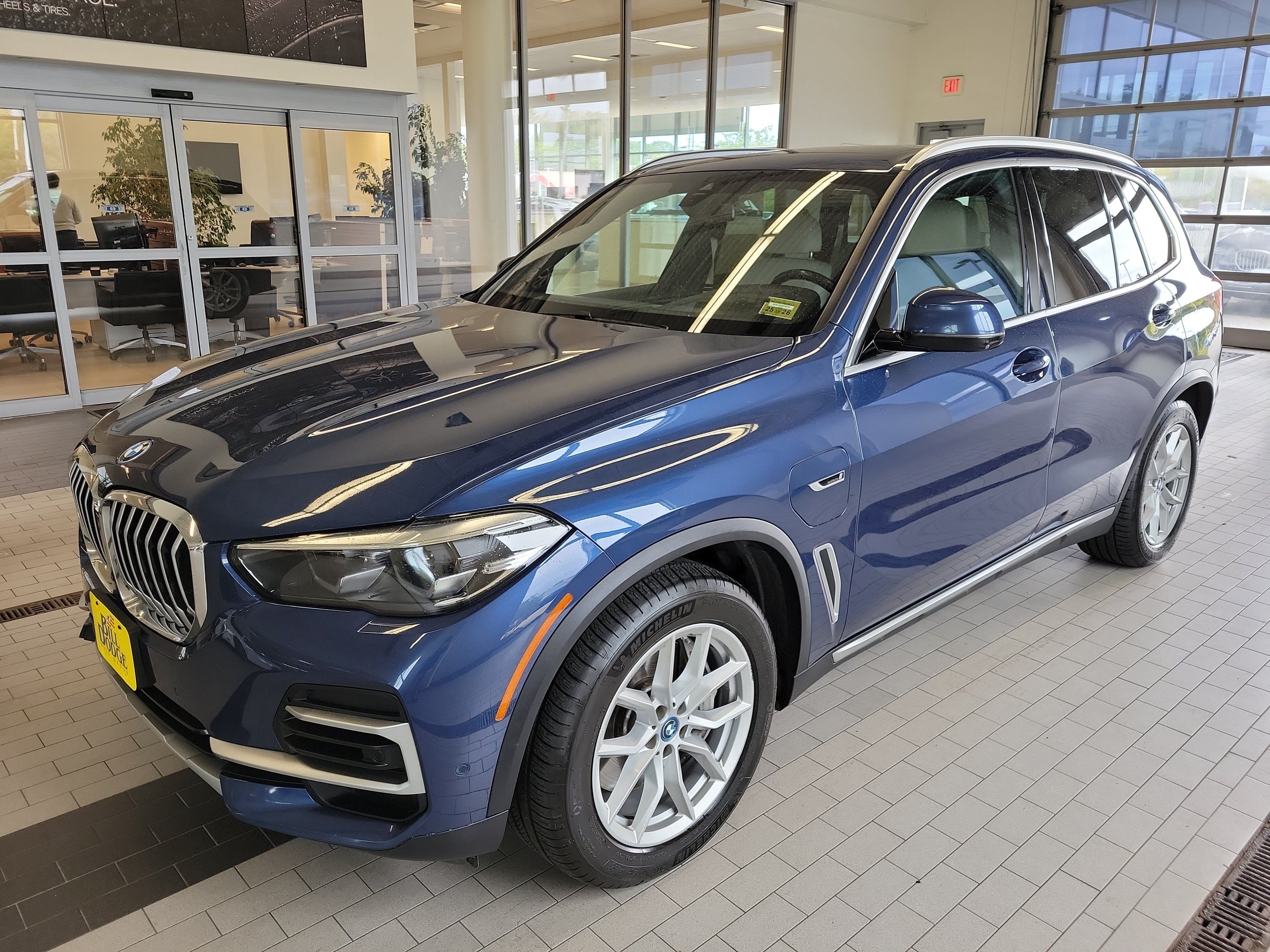 Used 2022 BMW X5 xDrive45e w/ Luxury Seating Package AWD/4WD image 1