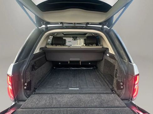 Used 2019 Land Rover Range Rover HSE image 24