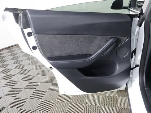 Used 2021 Tesla Model Y Long Range image 27