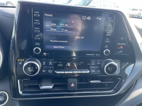 Used 2021 Toyota Highlander XLE image 20