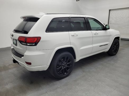 Used 2017 Jeep Grand Cherokee Altitude image 10