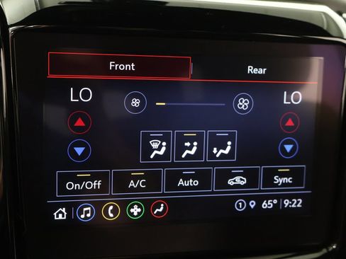 Used 2023 Chevrolet Traverse LT FWD image 50