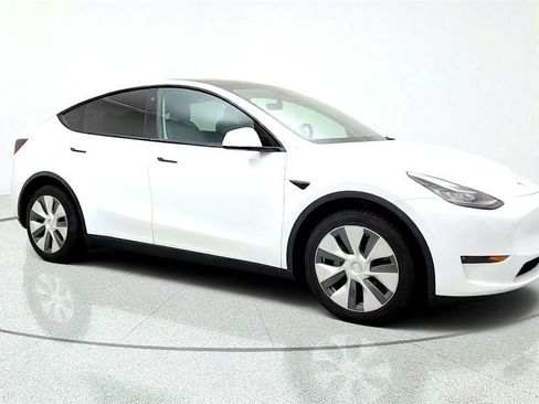 Used 2023 Tesla Model Y Long Range AWD/4WD image 3