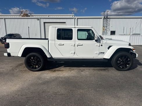 Used 2023 Jeep Gladiator Overland image 2