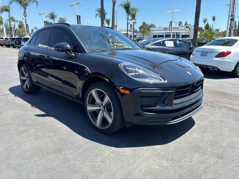 Used 2024 Porsche Macan AWD/4WD image 10