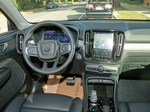 New 2026 Volvo XC40 B5 Plus w/ Protection Package Premier image 24