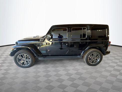 Used 2022 Jeep Wrangler Unlimited Sahara AWD/4WD image 9