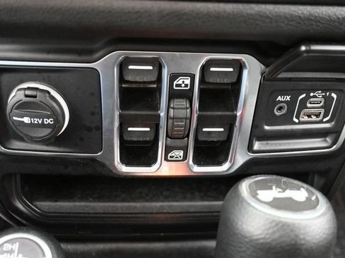 Used 2024 Jeep Wrangler Unlimited Rubicon AWD/4WD image 24