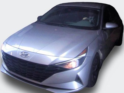 Used 2022 Hyundai Elantra SEL image 1