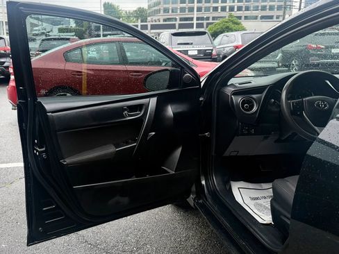 Used 2019 Toyota Corolla LE FWD image 9