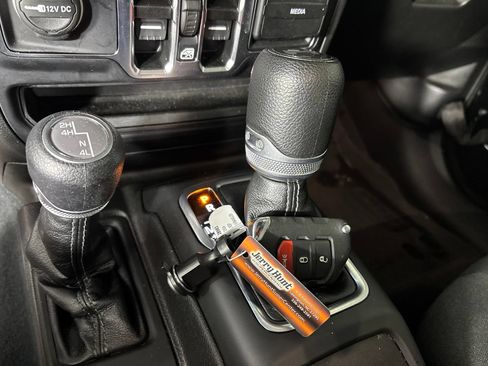 Used 2024 Jeep Wrangler Unlimited Sport AWD/4WD image 18
