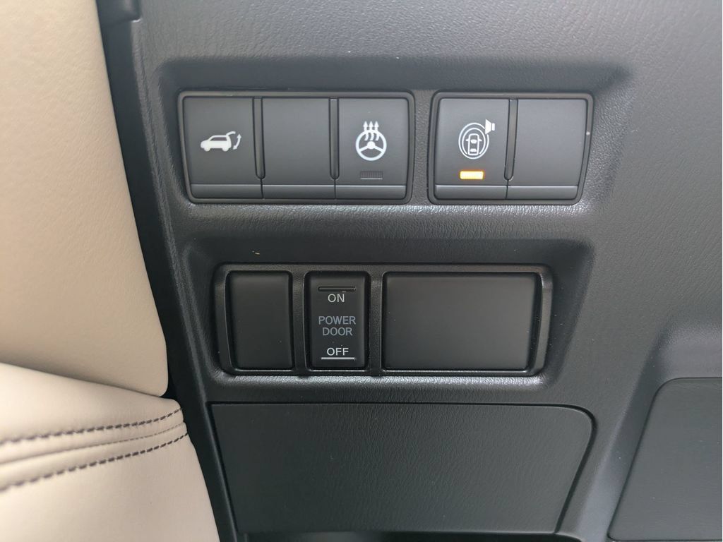 Used 2024 Nissan Armada Platinum w/ Captain's Chairs Package RWD image 25