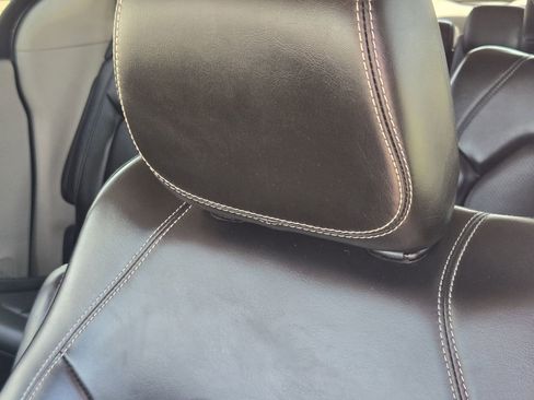 Used 2023 Chrysler Pacifica Touring-L image 16