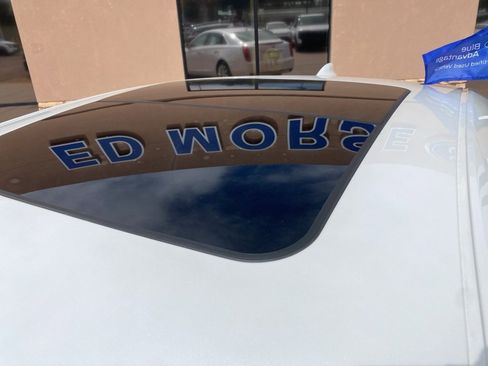 Used 2017 Cadillac XTS Luxury w/ Driver Awareness Package image 12