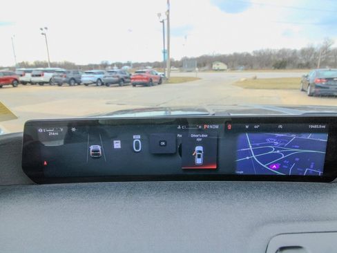 Used 2025 Ford Expedition Active image 24