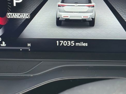 Used 2024 Nissan Pathfinder Platinum w/ Cargo Package image 31