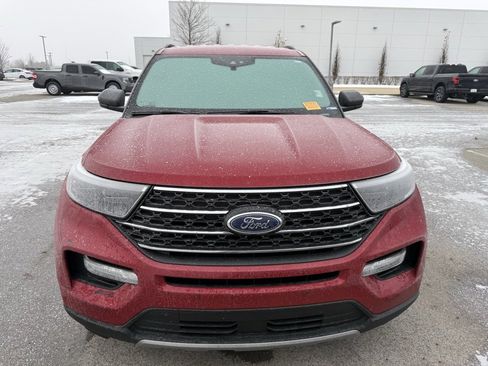 Used 2021 Ford Explorer XLT w/ Equipment Group 202A image 2