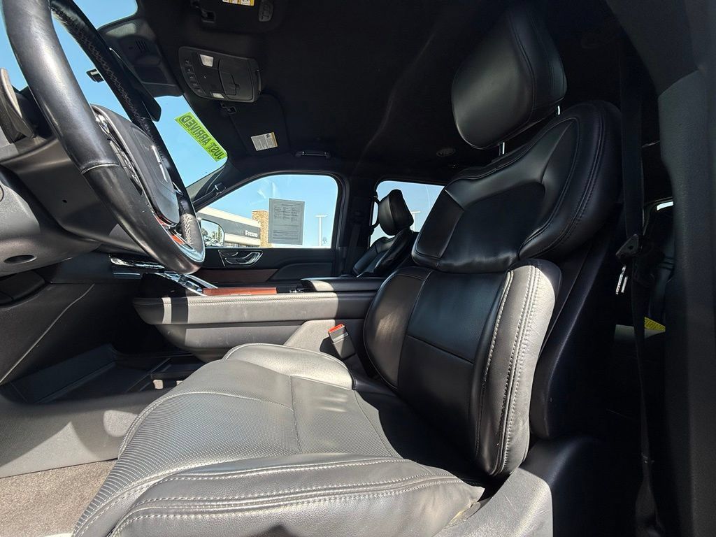 Used 2022 Lincoln Navigator L 4WD image 37