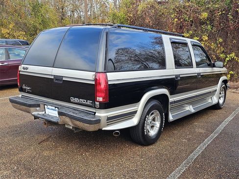 Used 1996 Chevrolet Suburban 2WD image 4