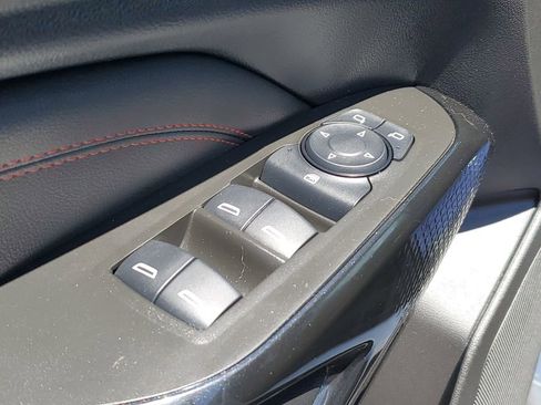 Used 2025 Chevrolet Trax RS w/ Sunroof Package FWD image 25