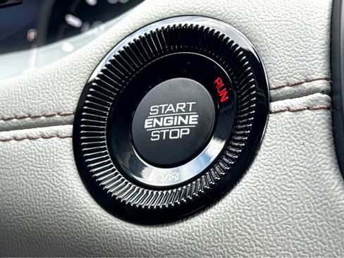 Used 2024 Jeep Compass Limited image 19