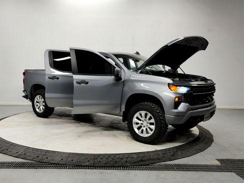 Used 2024 Chevrolet Silverado 1500 Custom image 9