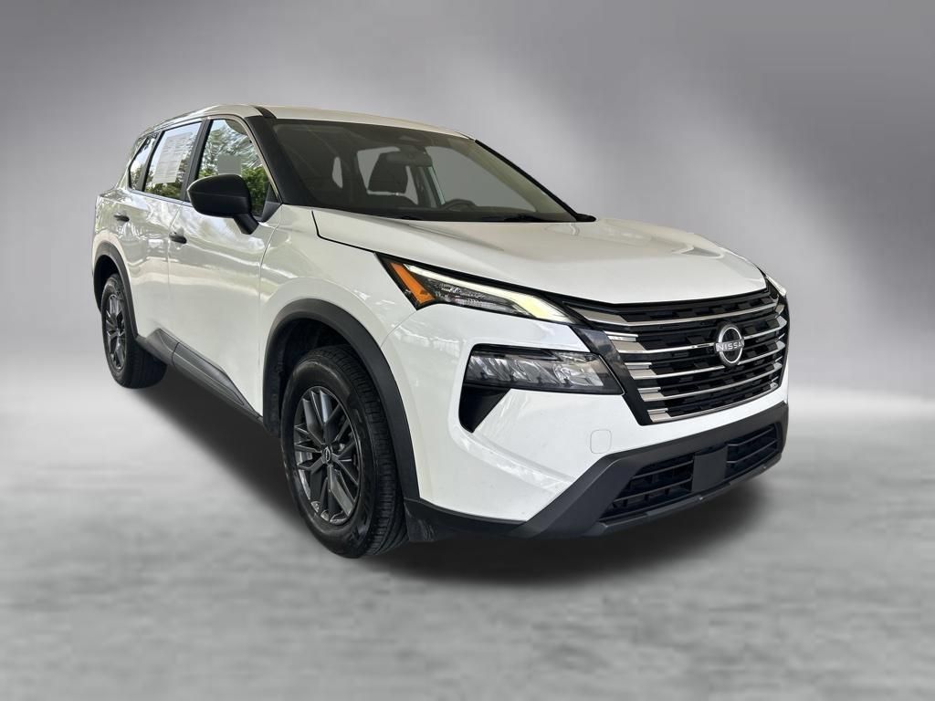 Used 2024 Nissan Rogue S FWD image 2
