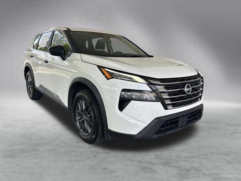 Used 2024 Nissan Rogue S FWD image 2