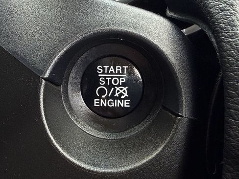 Used 2018 Jeep Compass Latitude w/ Popular Equipment Group FWD image 22