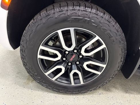 Used 2023 GMC Yukon AT4 AWD/4WD image 11