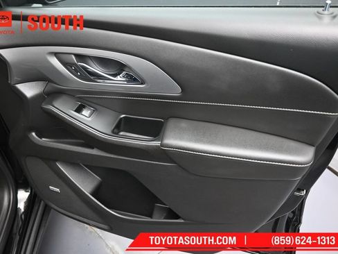 Used 2023 Chevrolet Traverse LT w/ LT Premium Package AWD/4WD image 35