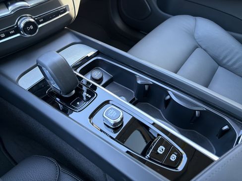 Certified 2025 Volvo XC60 B5 Plus image 26