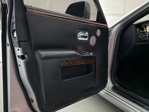 Used 2014 Rolls-Royce Ghost image 21