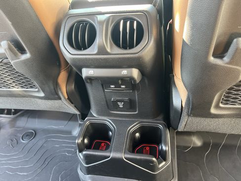 Used 2021 Jeep Gladiator Rubicon AWD/4WD image 35