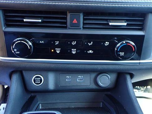 Used 2023 Nissan Rogue S image 17