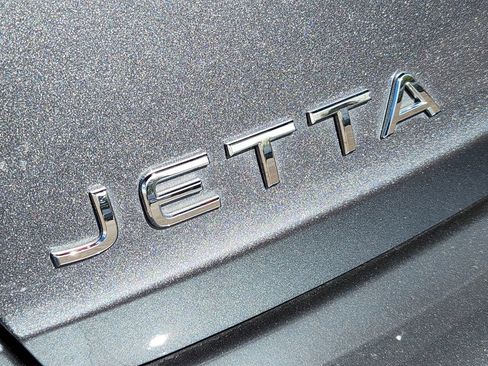 Certified 2023 Volkswagen Jetta SE w/ Panoramic Sunroof Package image 9