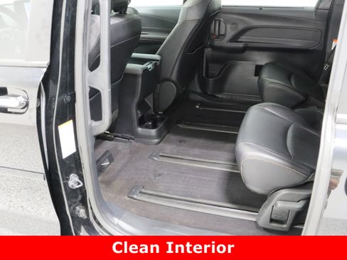 Used 2024 Toyota Sienna XLE Woodland Edition image 29