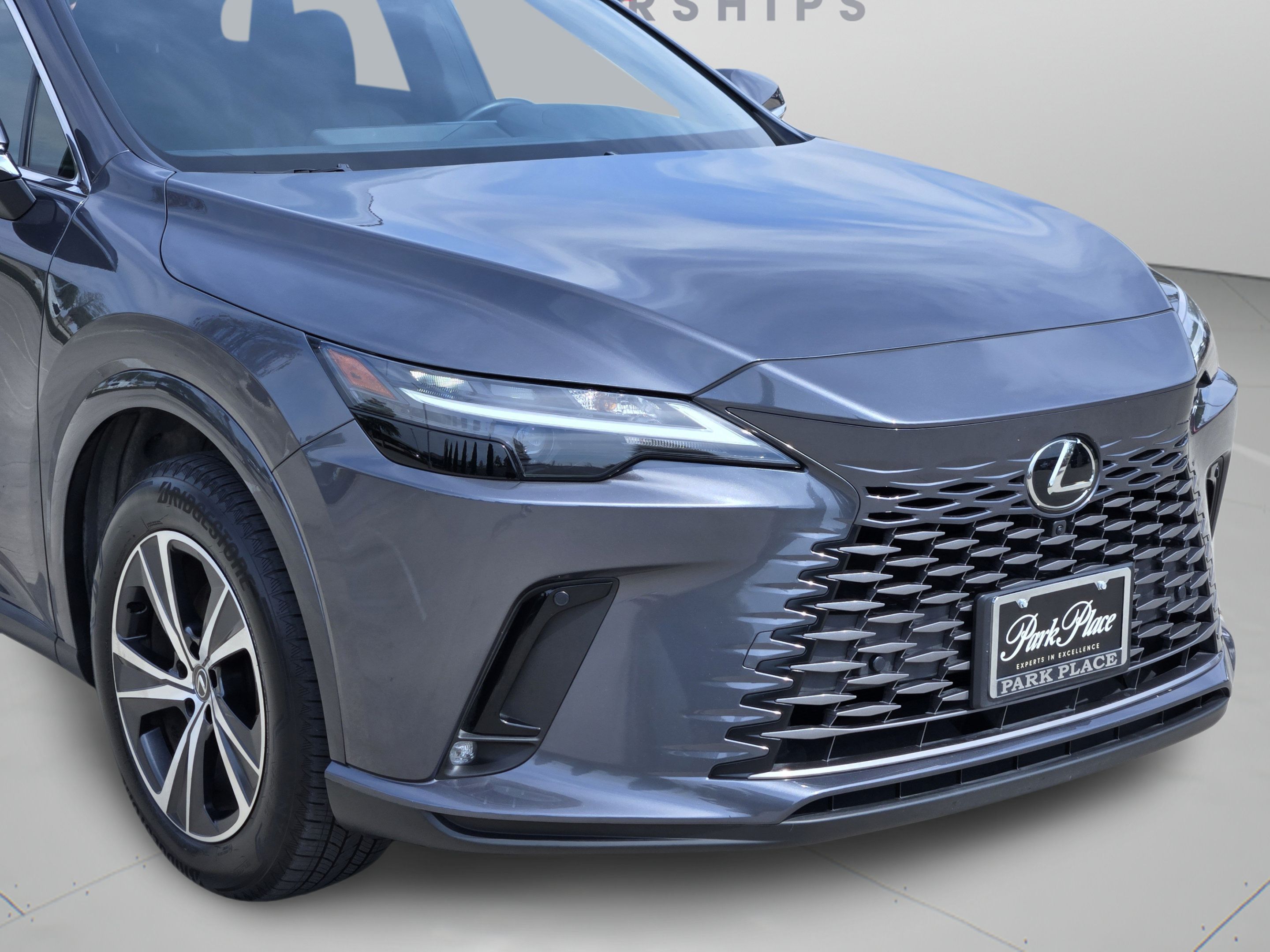 Used 2025 Lexus RX 350 Premium w/ Accessory Package (Z1) FWD image 31