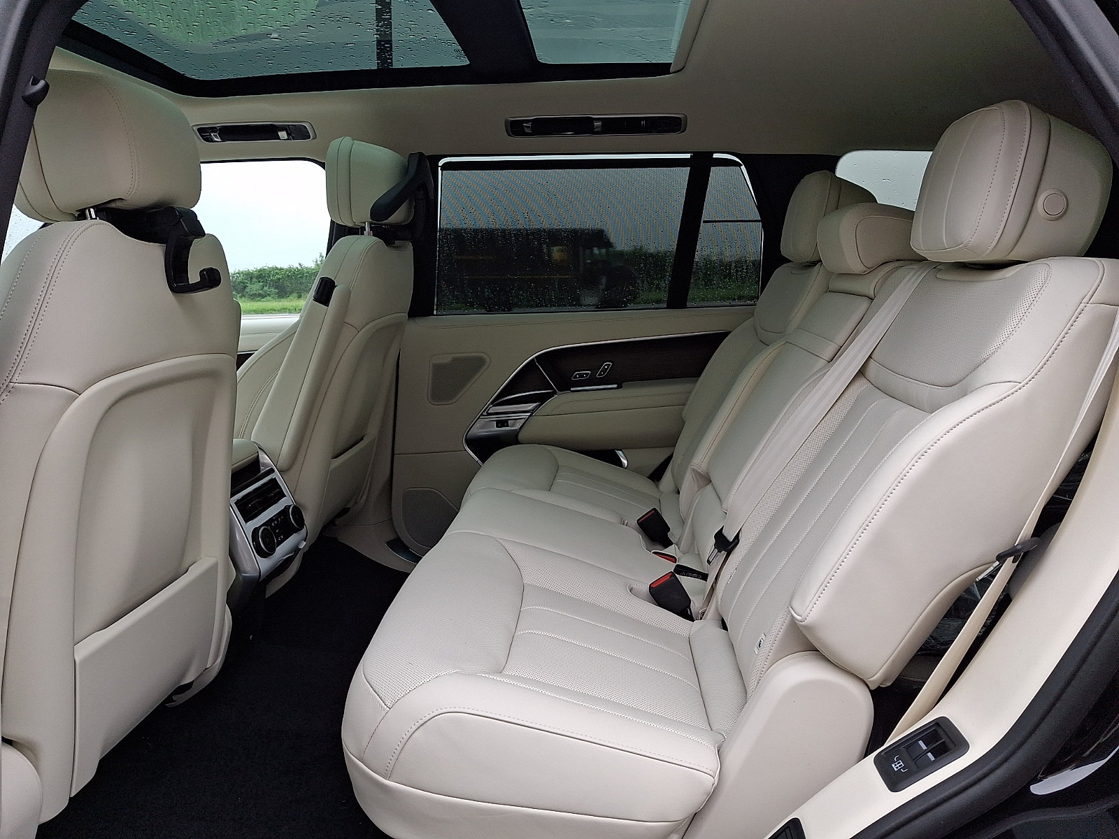 New 2027 Land Rover Range Rover Long Wheelbase SE AWD/4WD image 7