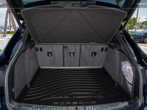 Used 2024 Porsche Macan image 8