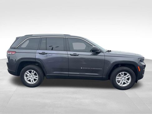 Used 2023 Jeep Grand Cherokee Laredo AWD/4WD image 2
