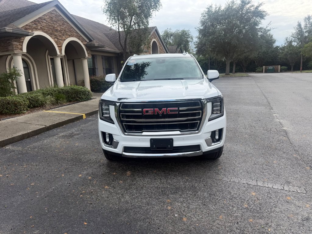 Used 2024 GMC Yukon SLT w/ SLT Luxury Package AWD/4WD image 5