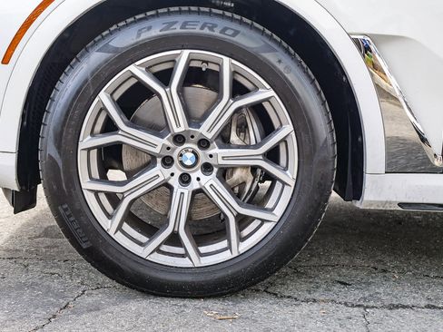 Used 2023 BMW X7 xDrive40i w/ Premium Package AWD/4WD image 9
