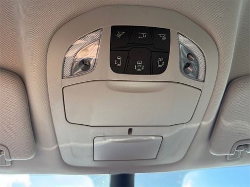 Certified 2024 Chrysler Pacifica Touring-L image 23