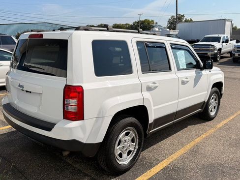 Used 2016 Jeep Patriot Sport w/ Power Value Group AWD/4WD image 4