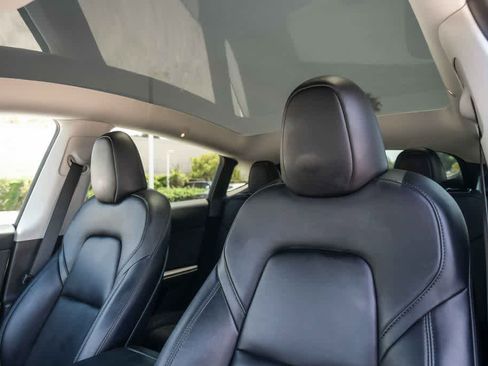 Used 2022 Tesla Model Y Long Range AWD/4WD image 17