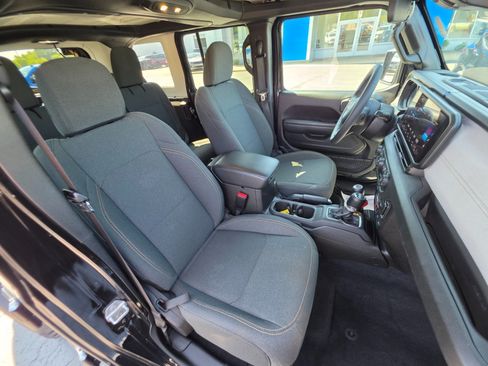 Used 2025 Jeep Wrangler Unlimited Sport AWD/4WD image 14